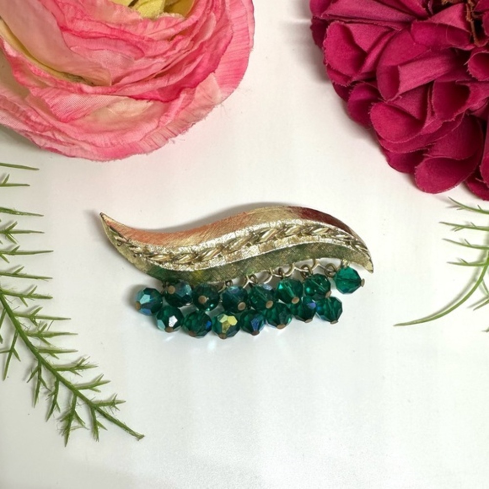 VINTAGE⚜️Green Crystal Beaded Brooch